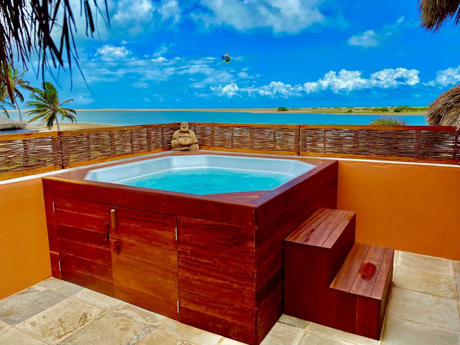 Imagem de Casa frente ao mar e ao rio, com piscina e varanda na Ilha do Guajiru